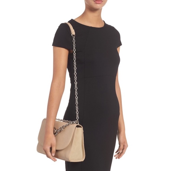 ✨HP✨ Chelsea28 Chain Crossbody Purse - Picture 3 of 8